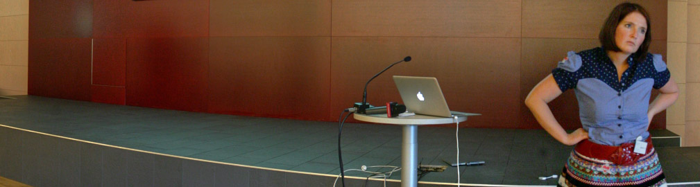 Michaela Mojzis, Bundesgeschäftsführerin der ÖVP in einer heissen Diskussion mit dem grünen Politblogger Christoph Chorherr. PolitCamp Graz, 30 Mai 2008.